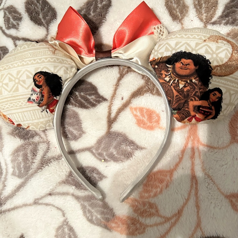 Disney Red and Cream Hair Bow Accessory - Picture 6 of 8